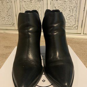 Steve Madden Women's Alyse Side Cut Bootie - Rear Zip Black Leather Size 6